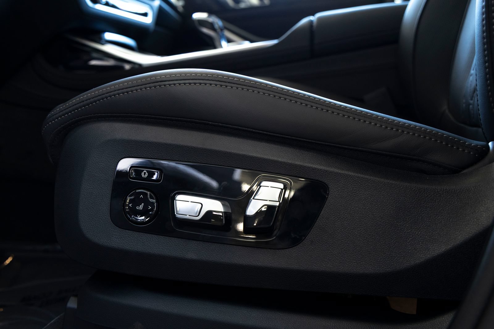 New 2026 BMW ALPINA XB7 AWD/4WD image 19