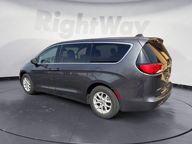 Used 2023 Chrysler Voyager LX FWD image 3