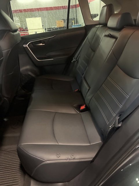 Used 2021 Toyota RAV4 XLE Premium image 10