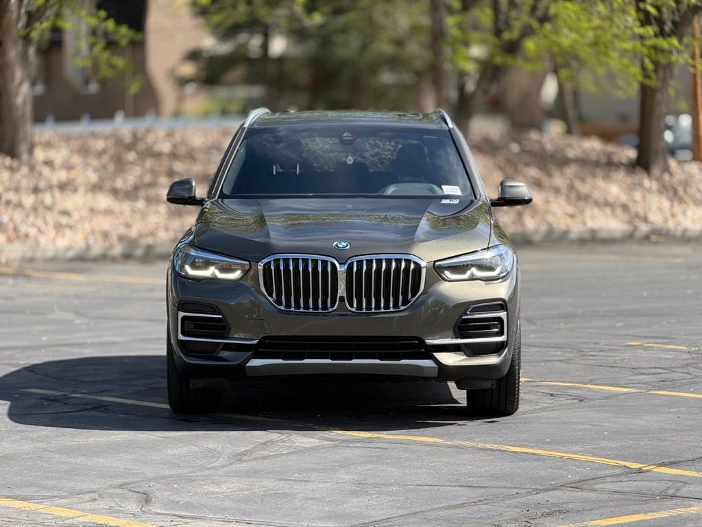 Used 2023 BMW X5 xDrive45e image 2