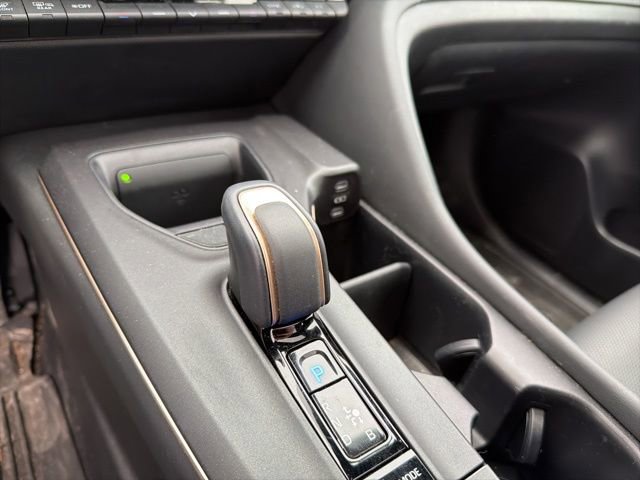 Used 2023 Toyota Crown Limited image 24