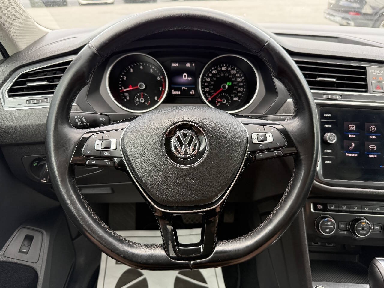 Used 2018 Volkswagen Tiguan SE w/ Panoramic Sunroof Package AWD/4WD image 25