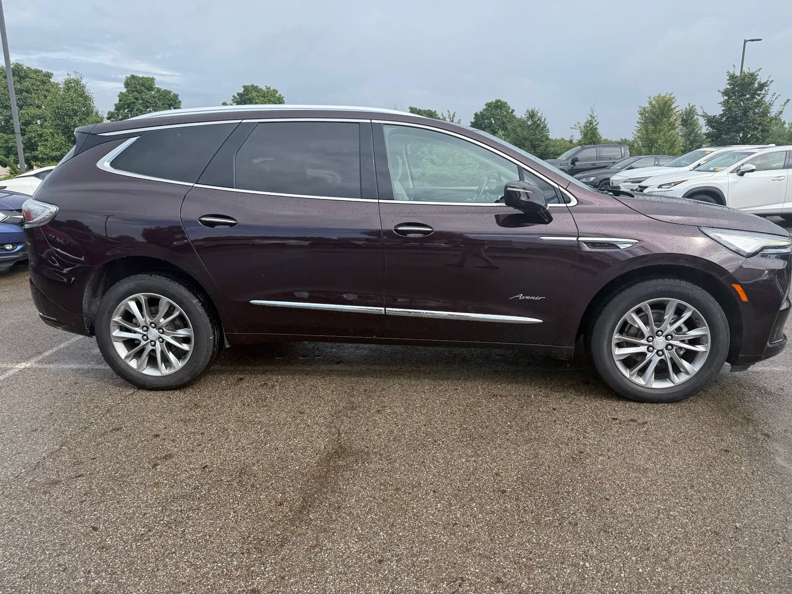 Used 2022 Buick Enclave Avenir w/ Avenir Technology Package AWD/4WD image 4