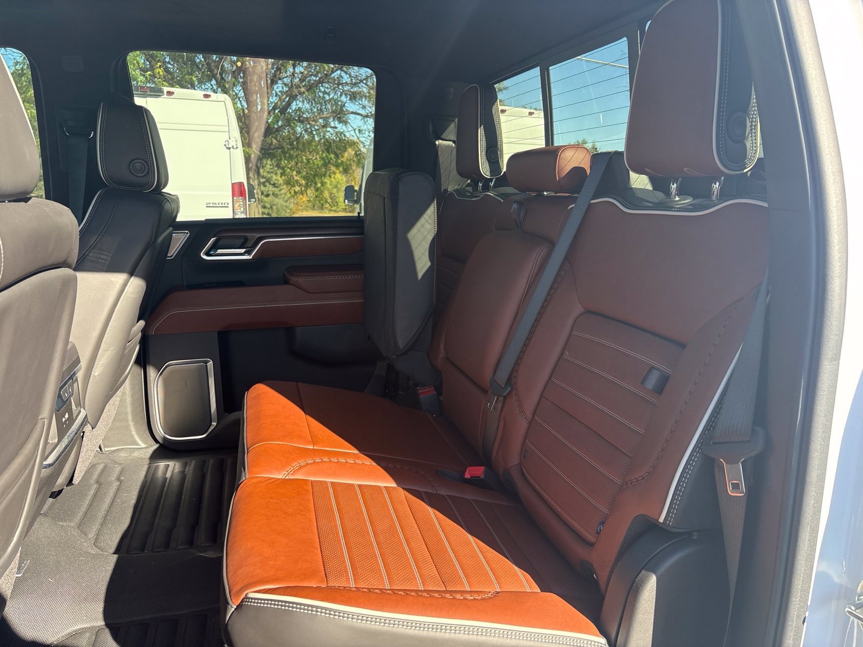 Used 2024 GMC Sierra 3500 Denali Ultimate AWD/4WD image 9