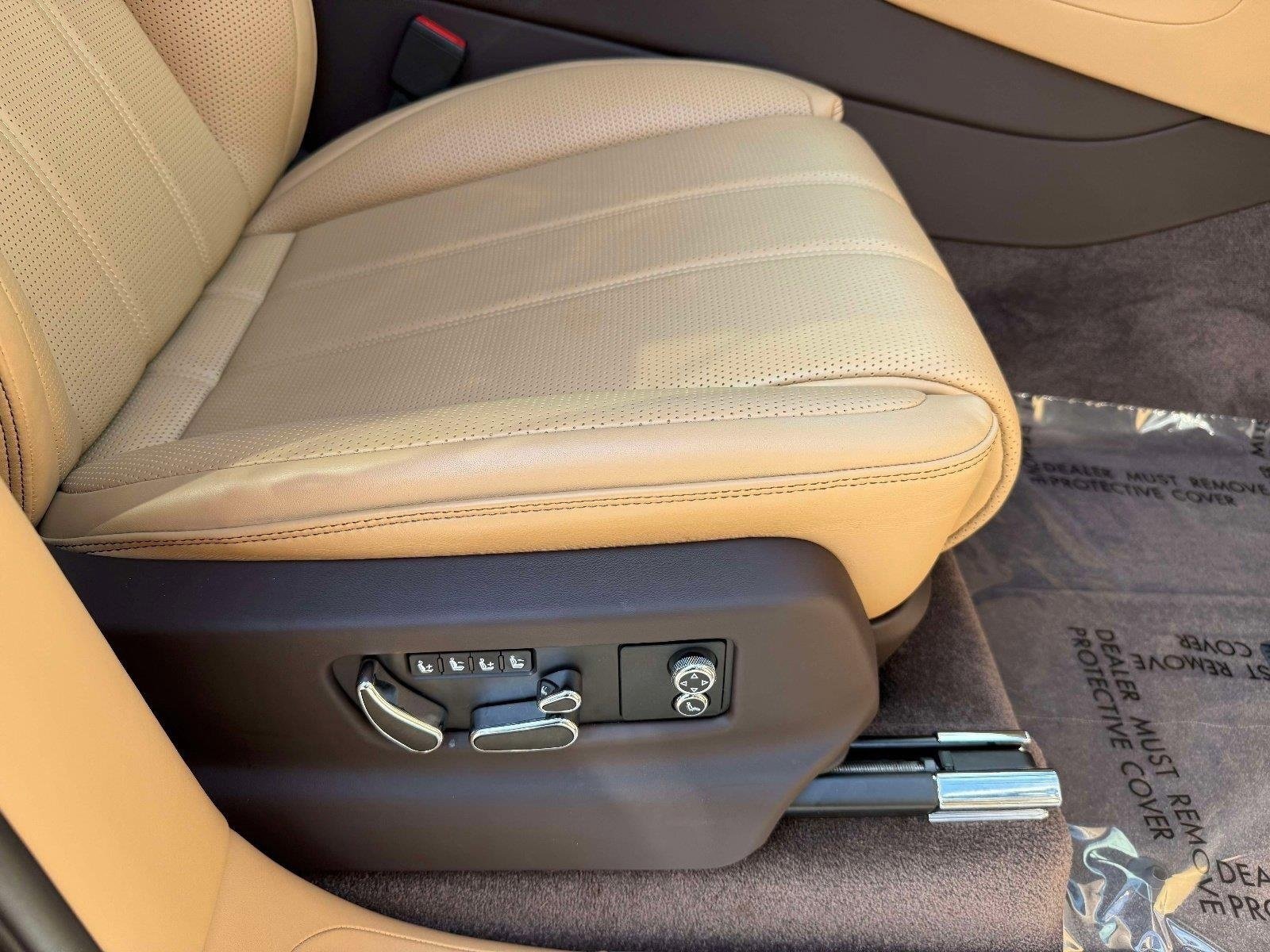 Used 2022 Bentley Bentayga image 38