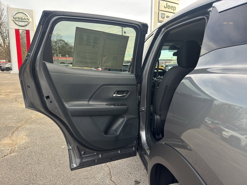 Used 2025 Nissan Kicks SV w/ Illumination Package image 18