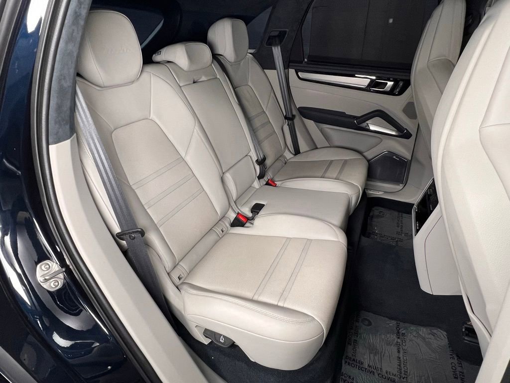 Used 2022 Porsche Cayenne Turbo image 7