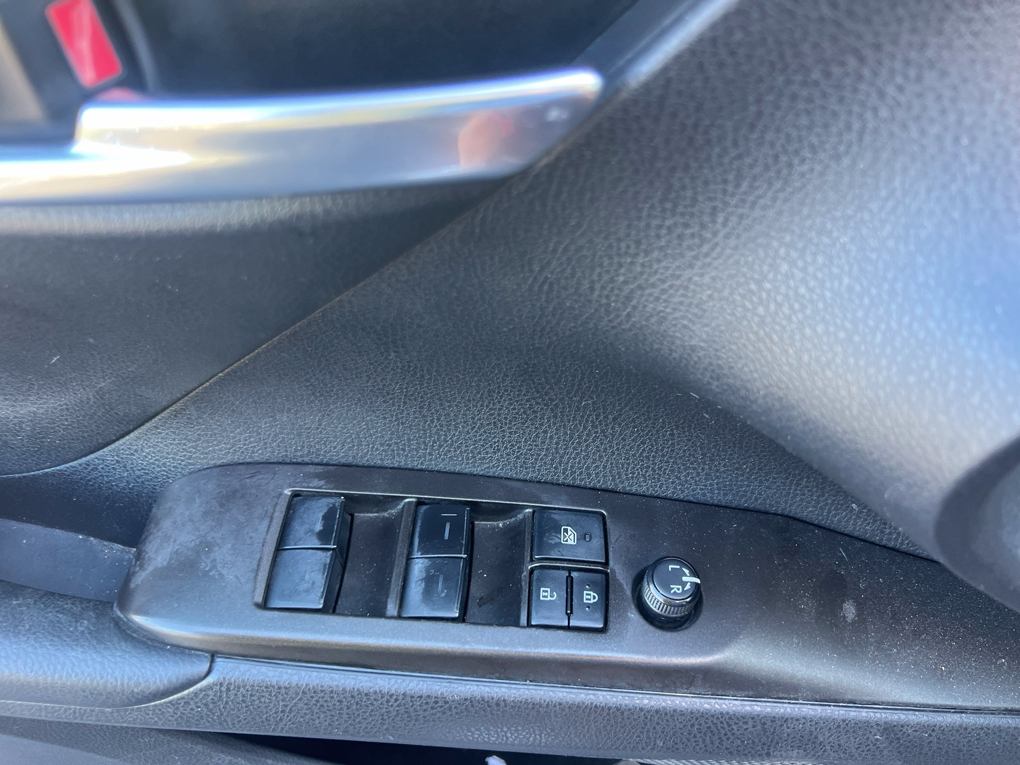 Used 2022 Toyota Camry SE FWD image 21
