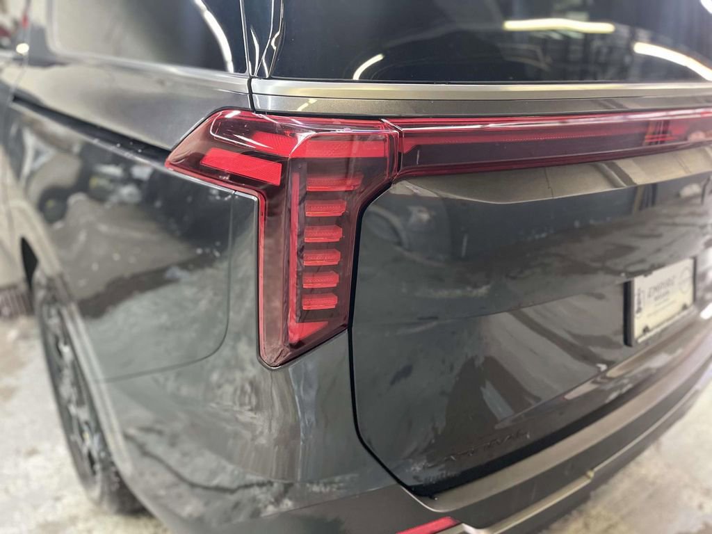 Used 2025 Kia Carnival SX Prestige image 12