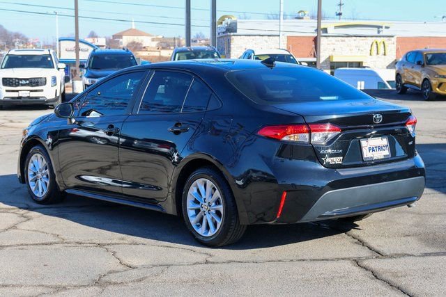 Used 2022 Toyota Corolla LE w/ LE Convenience Package image 5
