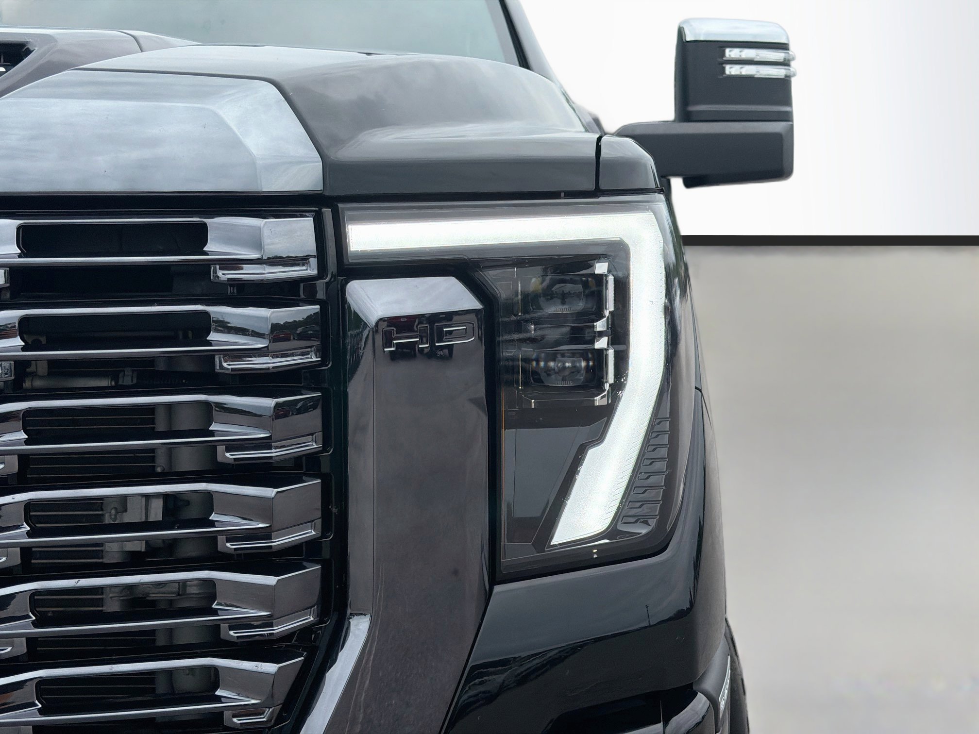 Used 2024 GMC Sierra 3500 Denali Ultimate AWD/4WD image 9