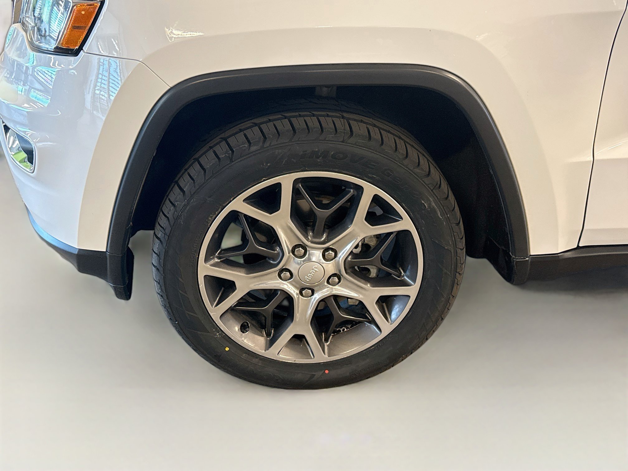 Used 2019 Jeep Grand Cherokee Limited AWD/4WD image 11