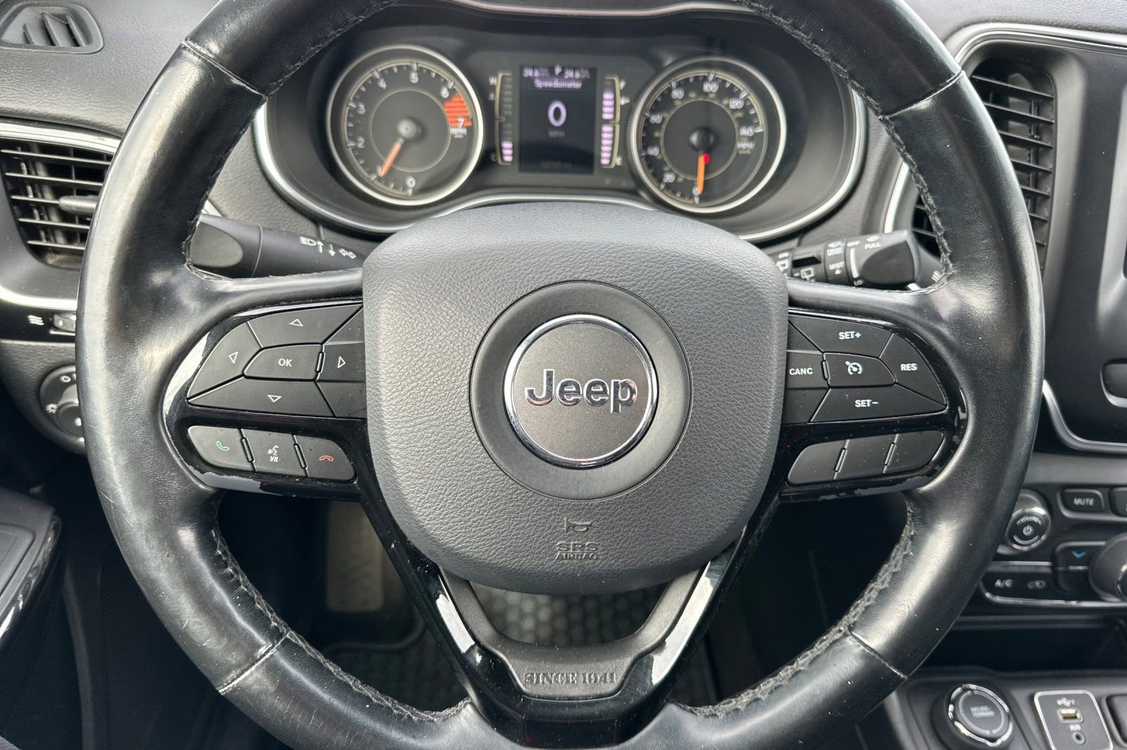 Used 2020 Jeep Cherokee Latitude Plus image 25