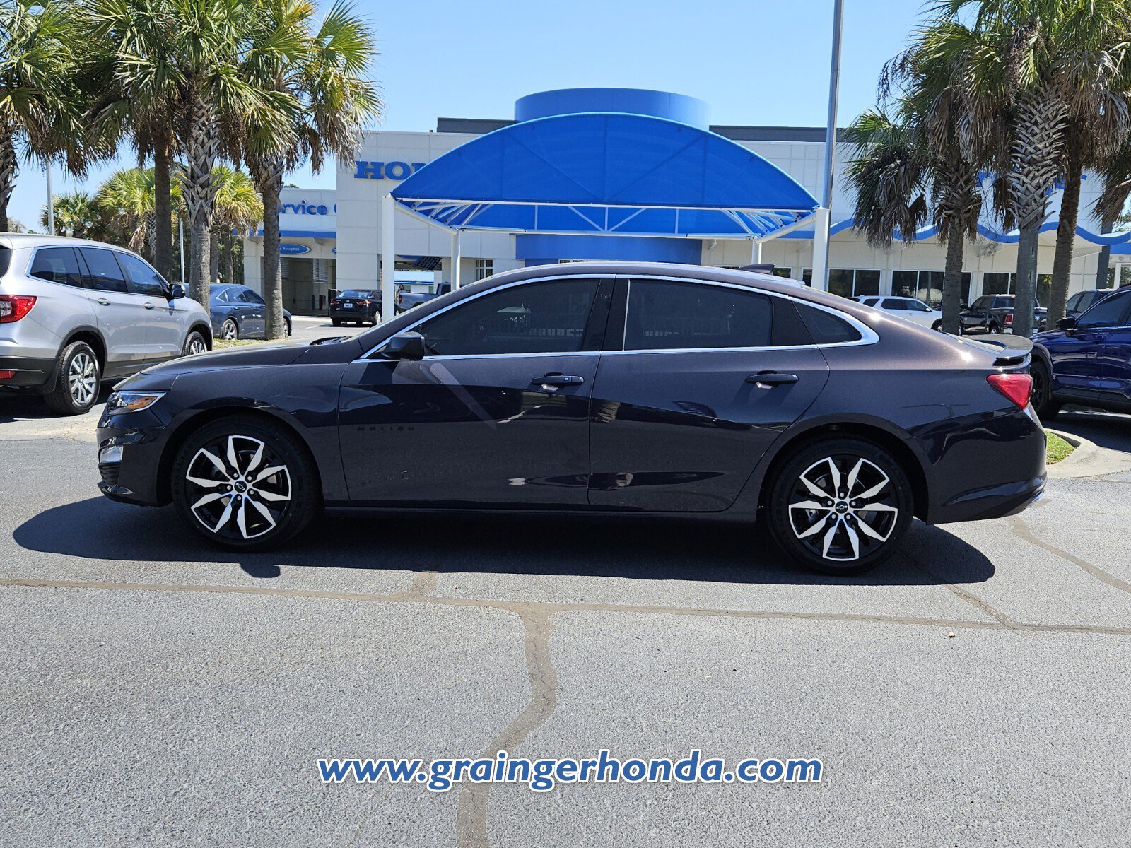 Used 2025 Chevrolet Malibu RS image 2