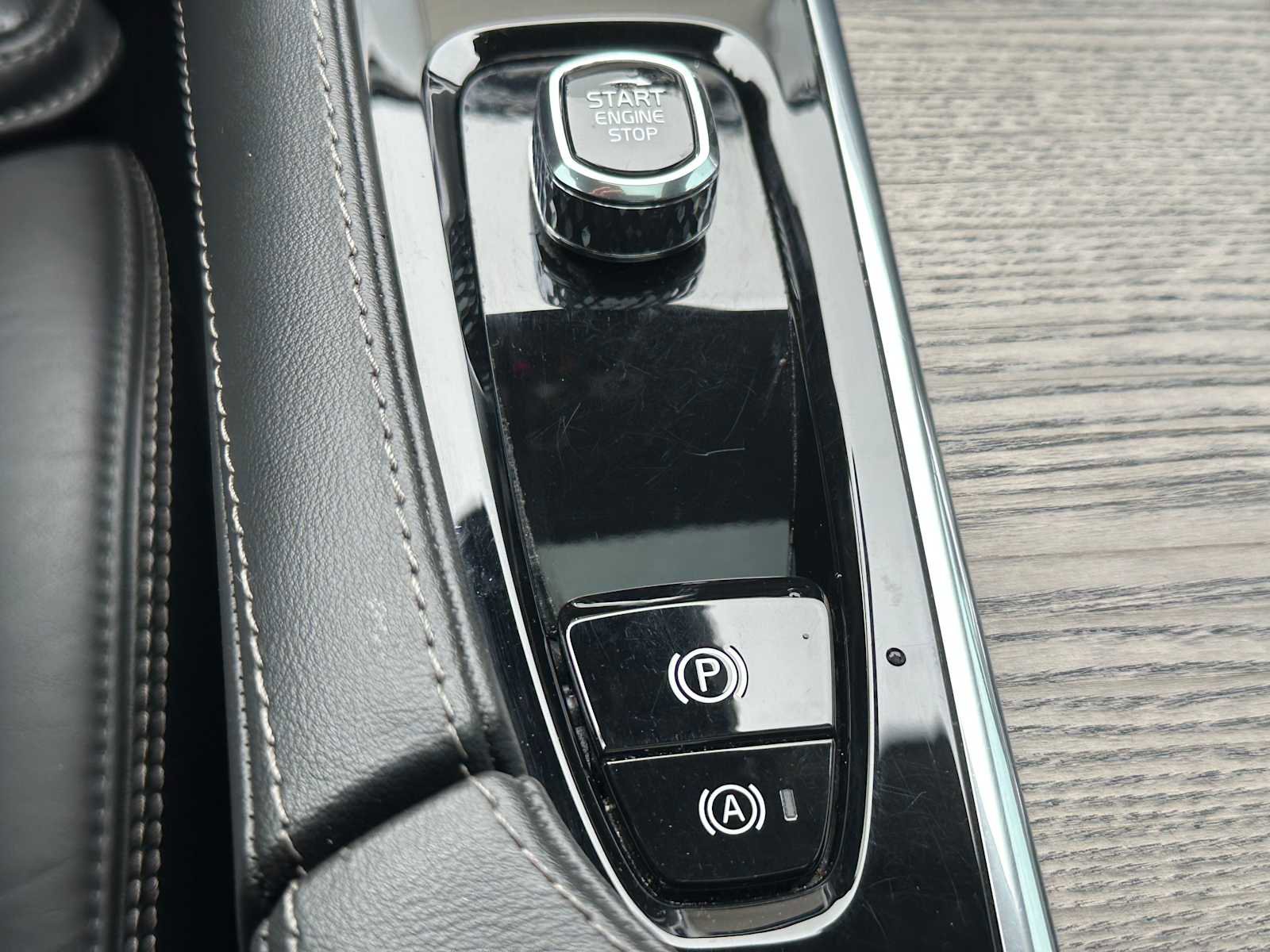 Certified 2023 Volvo XC90 T8 Ultimate image 32