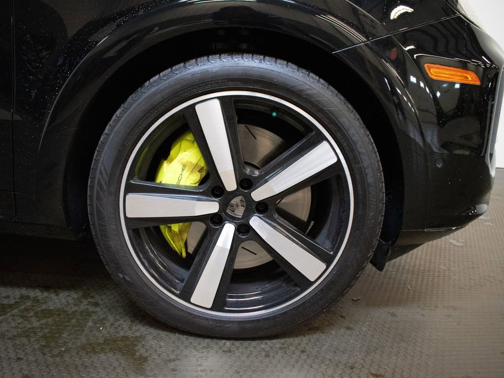 Certified 2025 Porsche Cayenne Turbo image 16