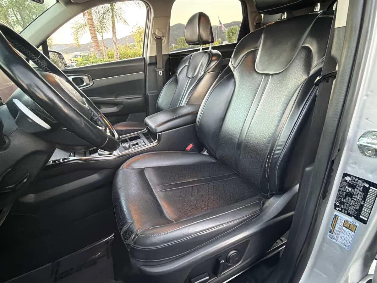 Used 2022 Kia Sorento S FWD image 19