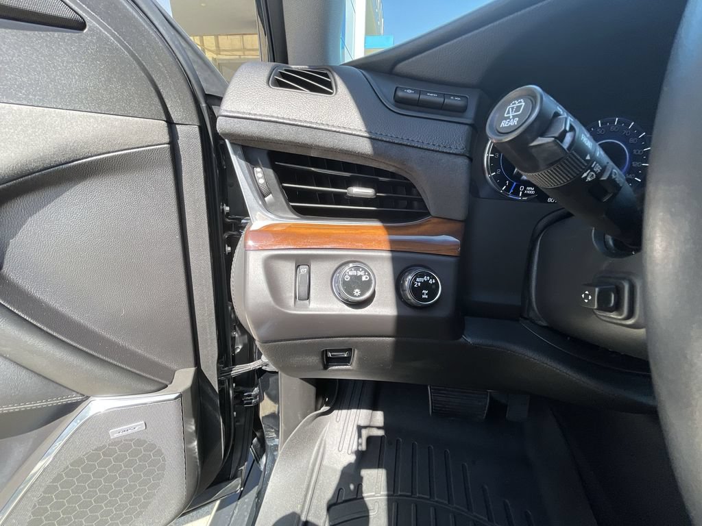 Certified 2018 Cadillac Escalade Premium Luxury AWD/4WD image 17