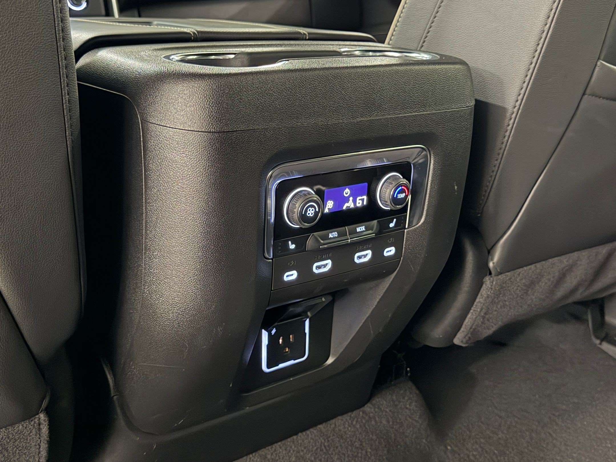 Used 2024 Chevrolet Tahoe Premier w/ Advanced Technology Package AWD/4WD image 41