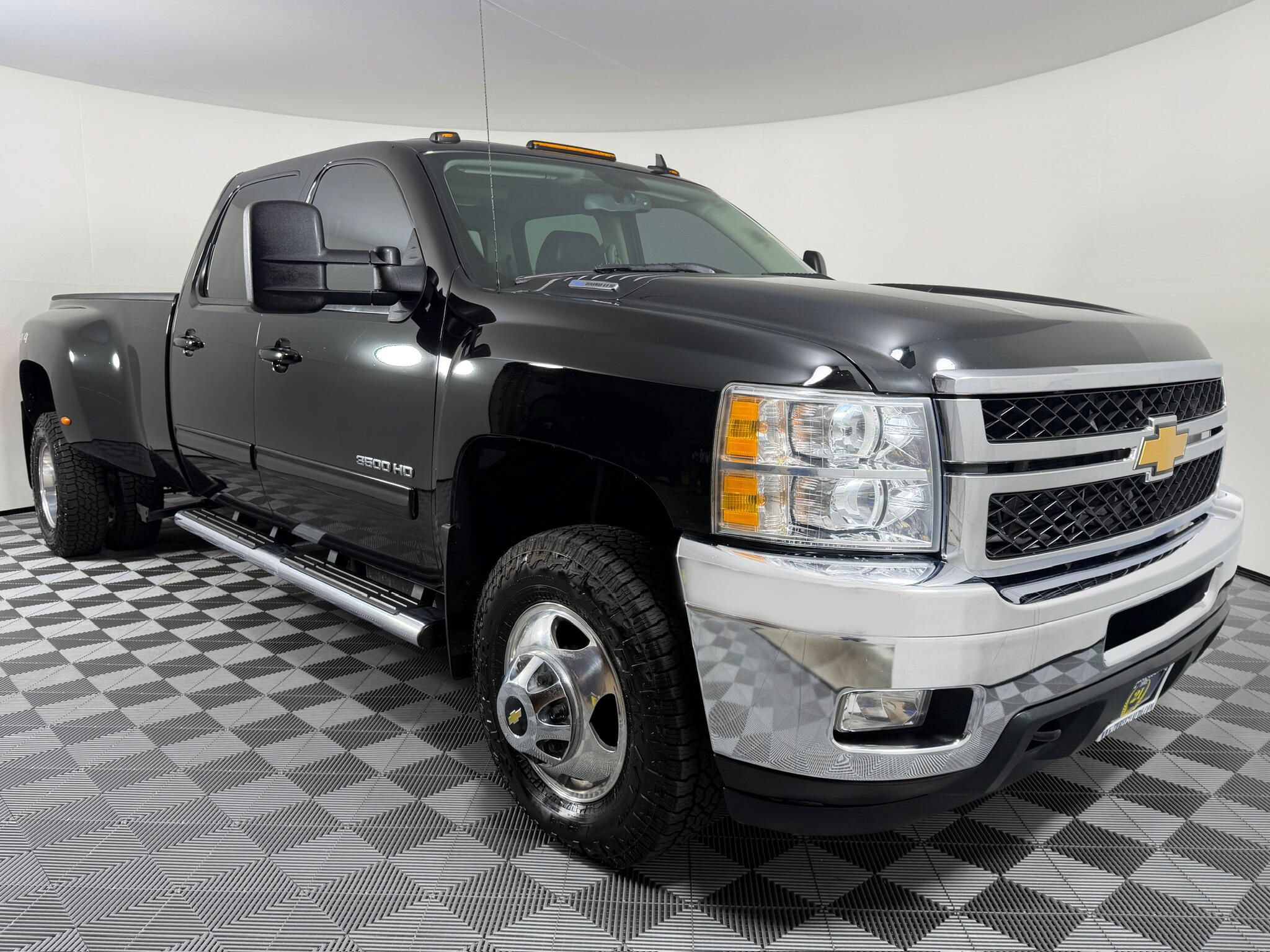 Used 2012 Chevrolet Silverado 3500 LTZ w/ LTZ Plus Package AWD/4WD image 23