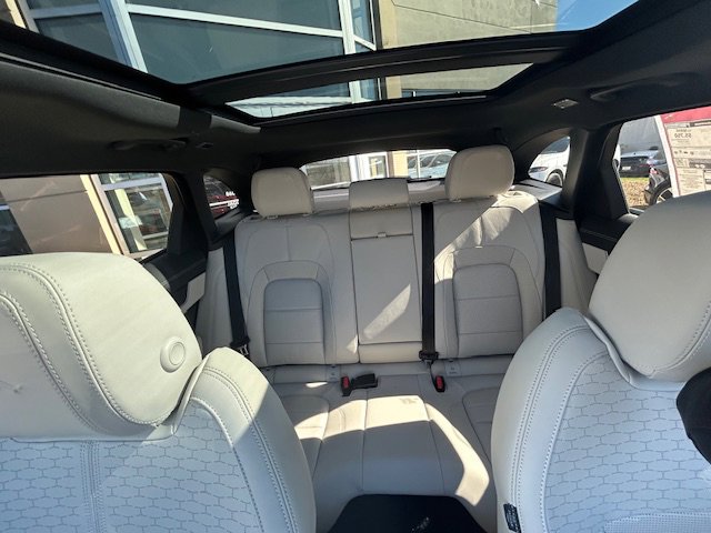 New 2025 Jaguar F-PACE R-Dynamic S image 30