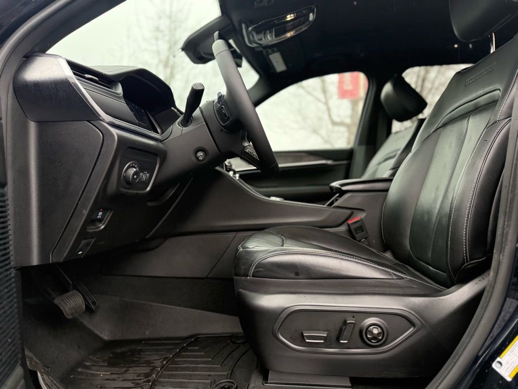 Used 2023 Jeep Grand Cherokee L Overland image 11