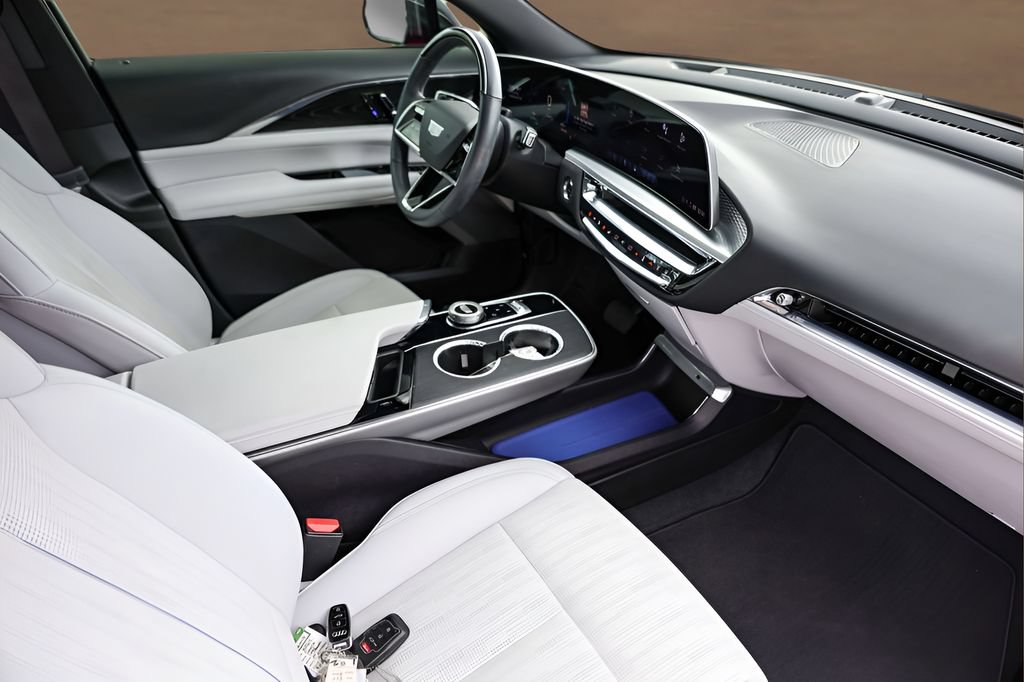 Certified 2024 Cadillac Lyriq Luxury RWD image 26