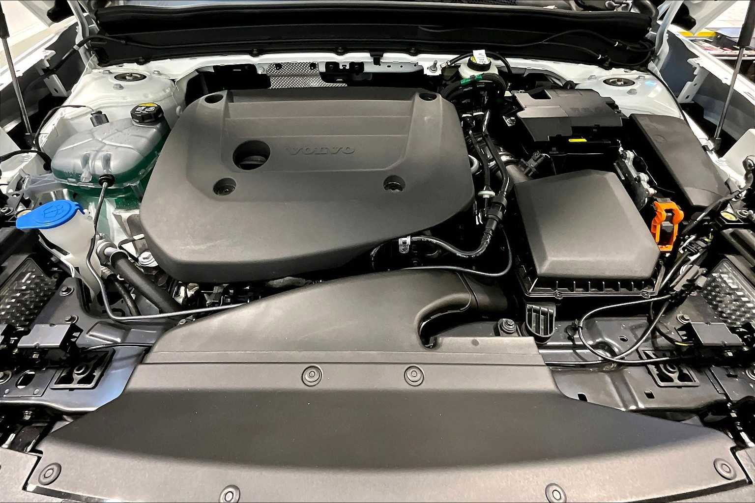 New 2025 Volvo XC40 B5 Plus w/ Protection Package Premier image 14