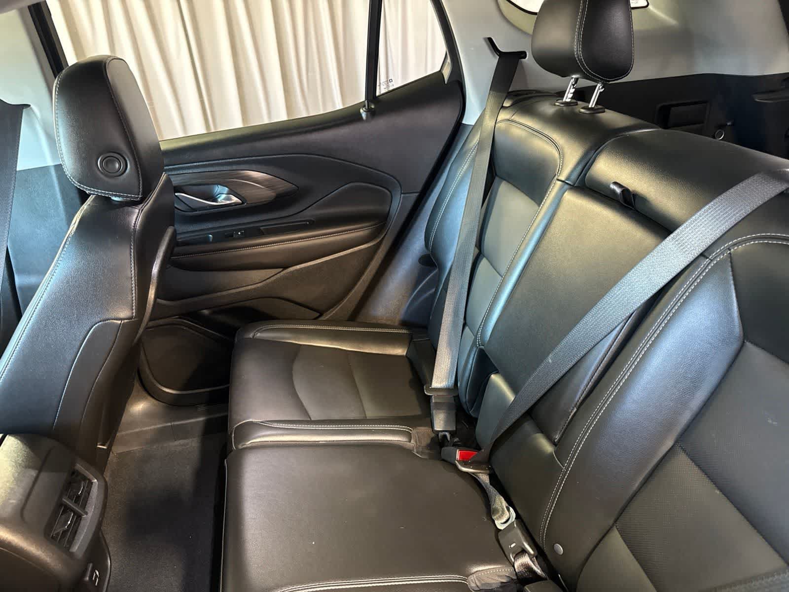 Used 2022 GMC Terrain SLT w/ Infotainment Package II FWD image 17
