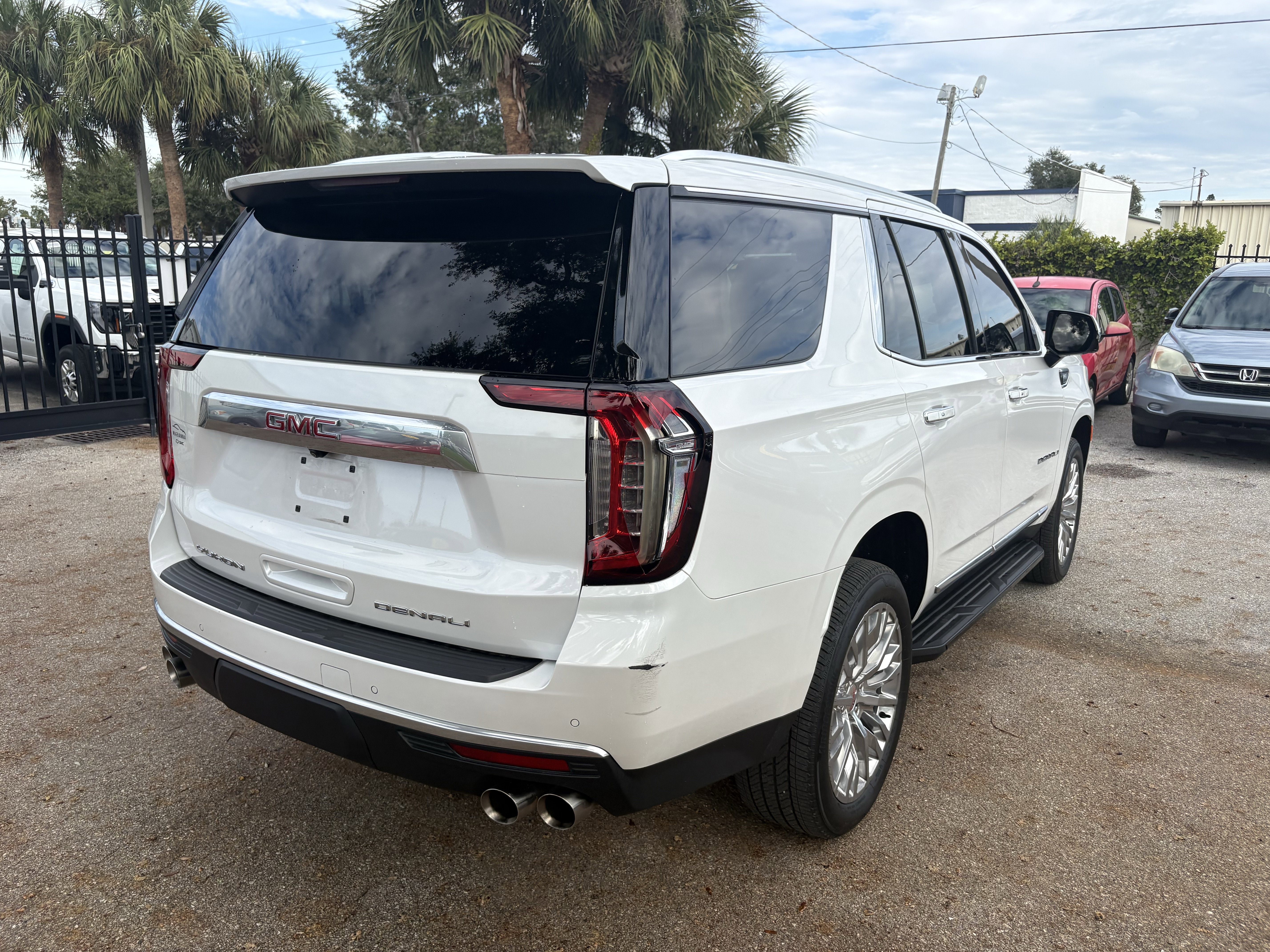 Used 2024 GMC Yukon Denali image 7