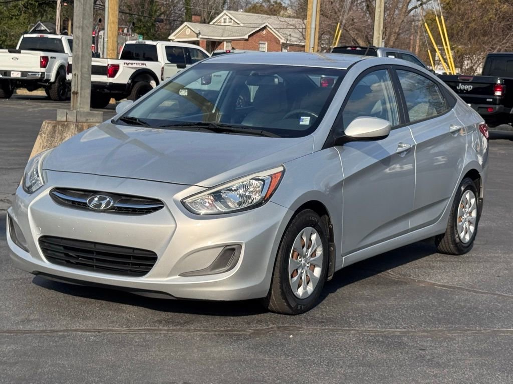 Used 2015 Hyundai Accent GLS image 2