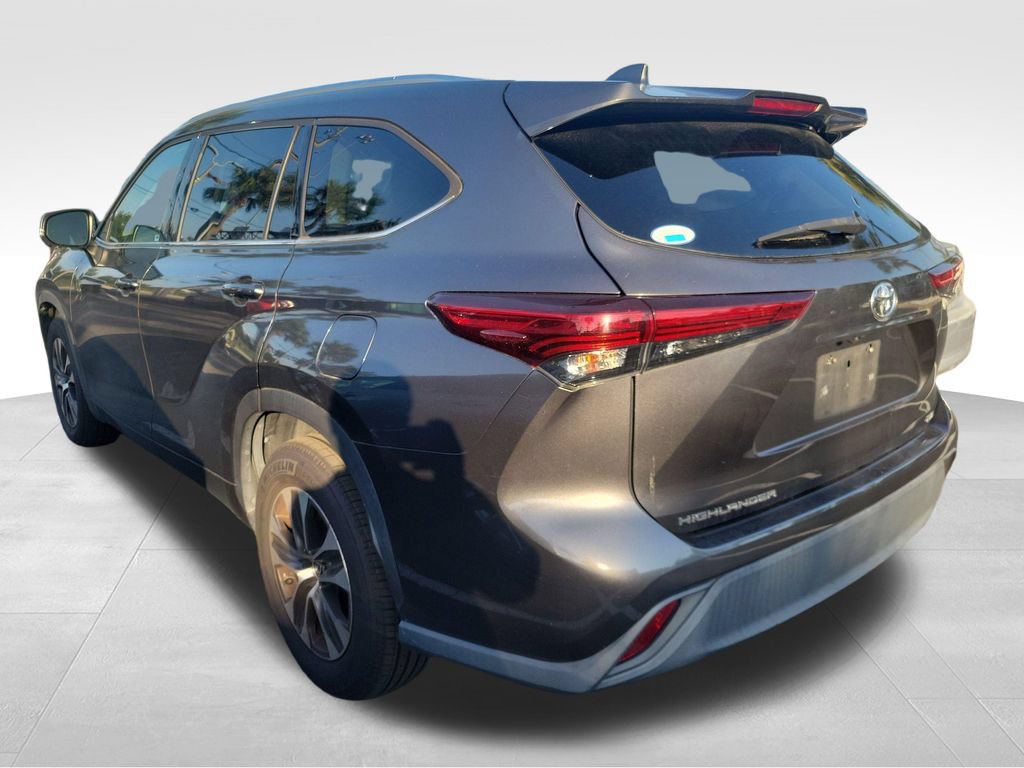Used 2020 Toyota Highlander XLE w/ Preferred Accessory Package FWD image 15