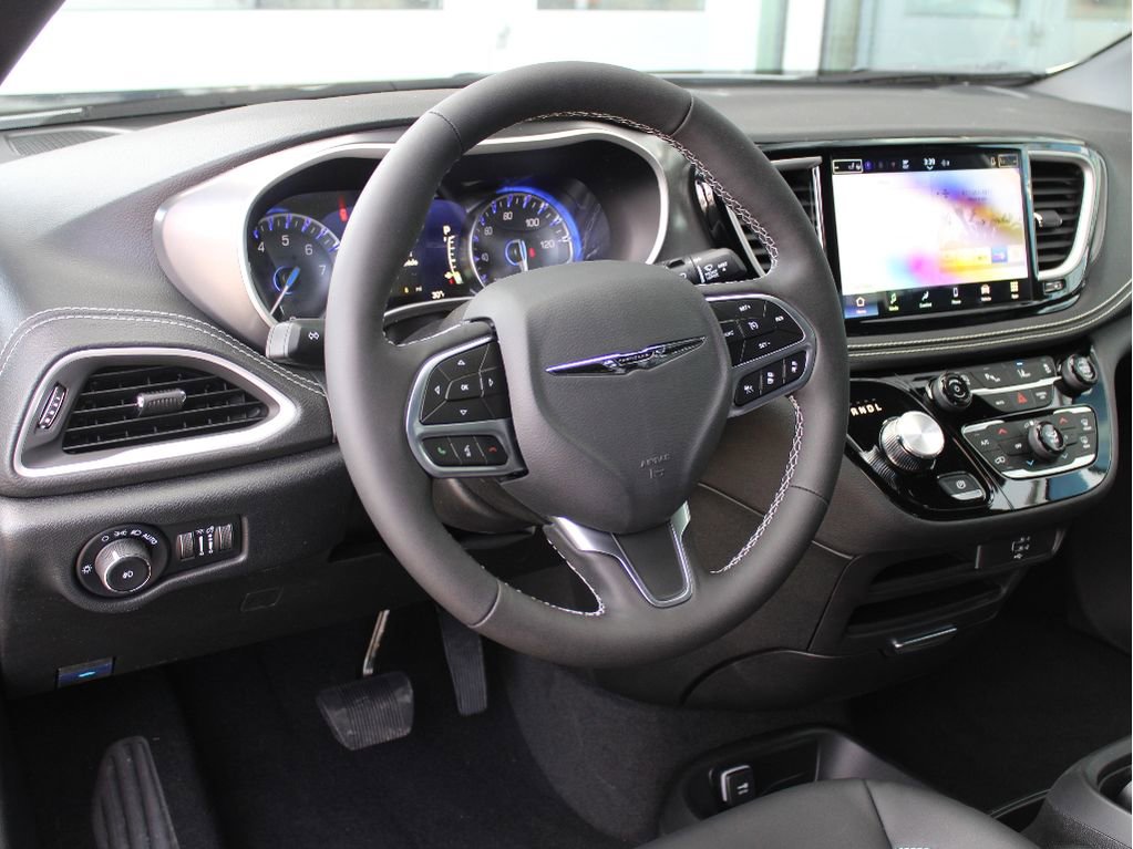 New 2026 Chrysler Pacifica Select image 12