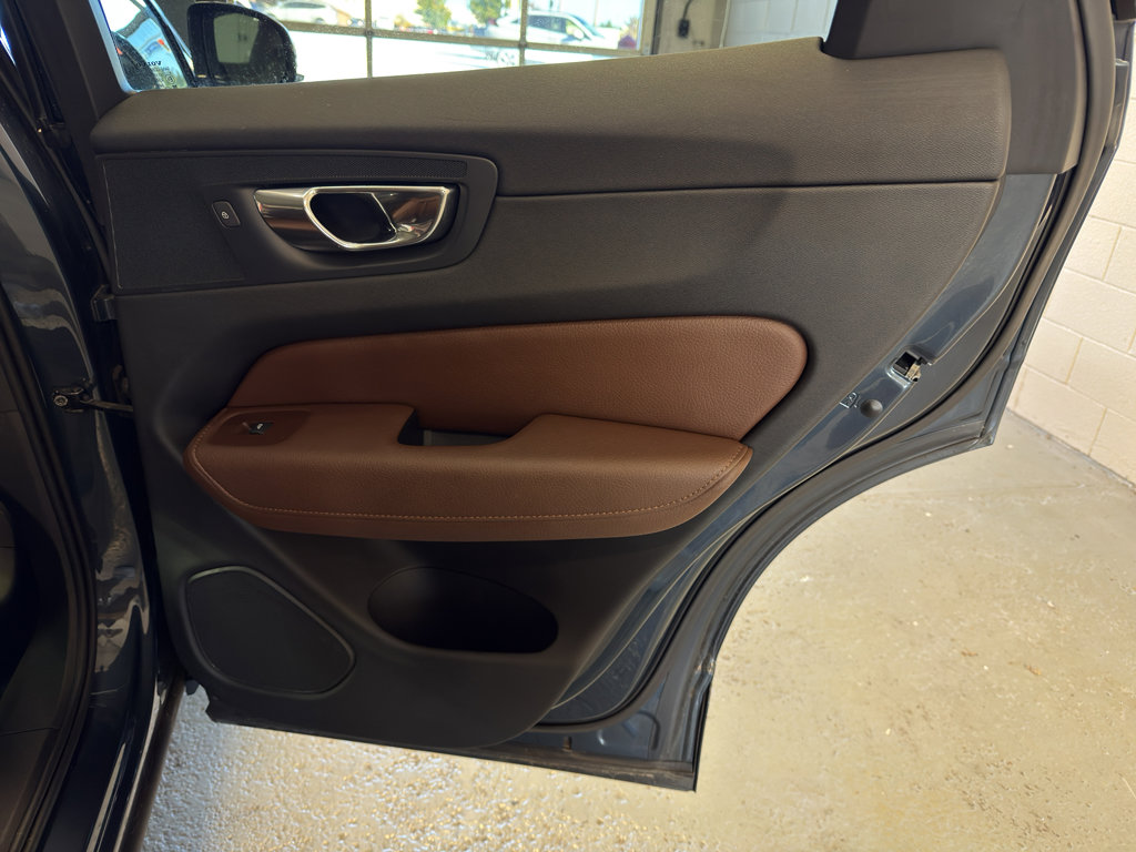 Used 2020 Volvo XC60 T5 Inscription image 25