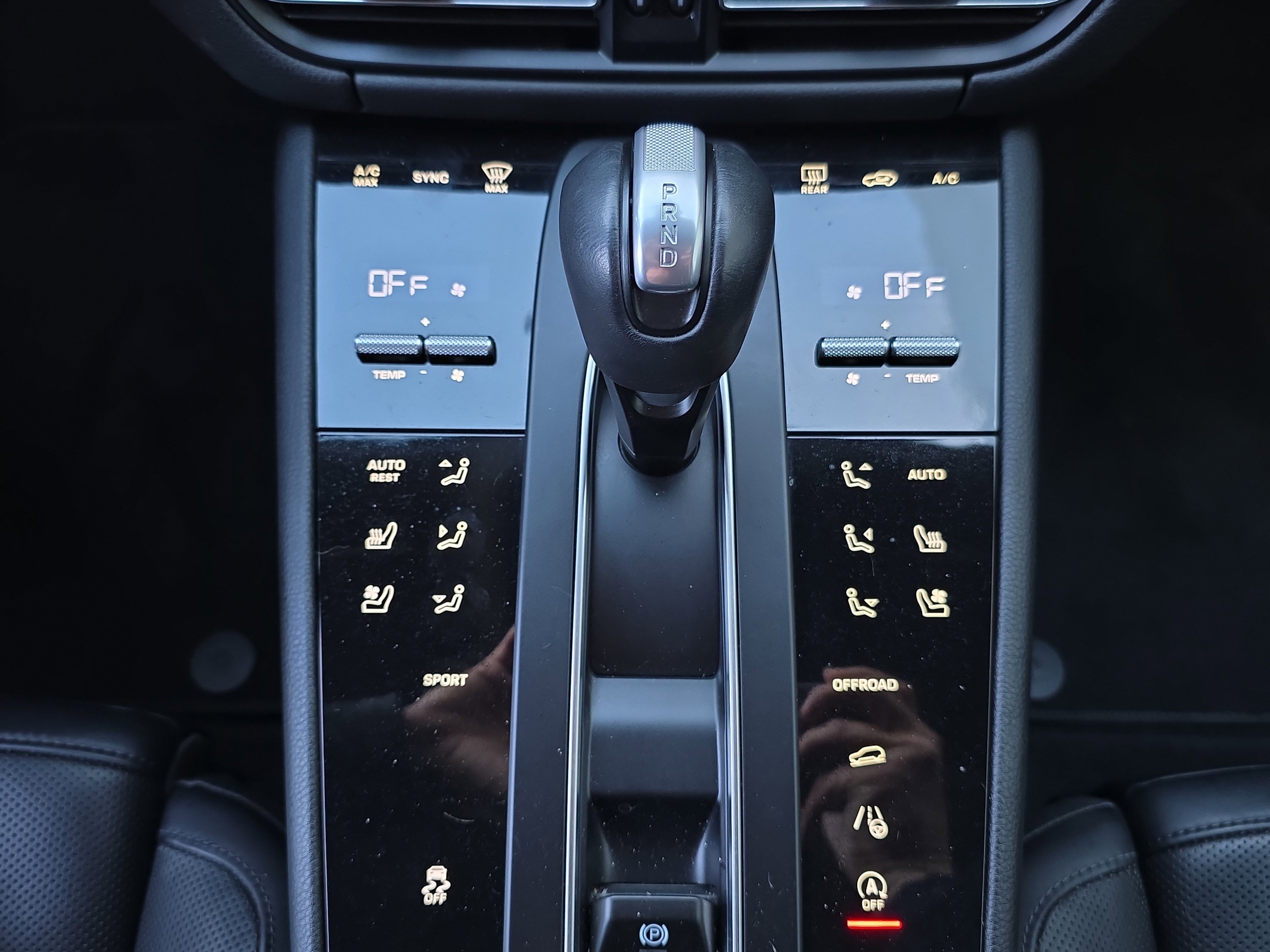 Certified 2024 Porsche Macan image 25