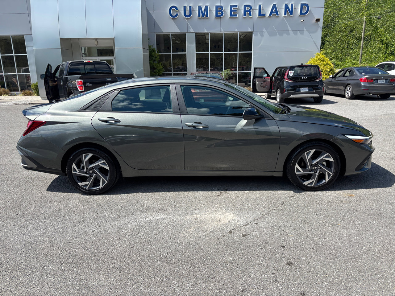 Used 2025 Hyundai Elantra Sport image 4