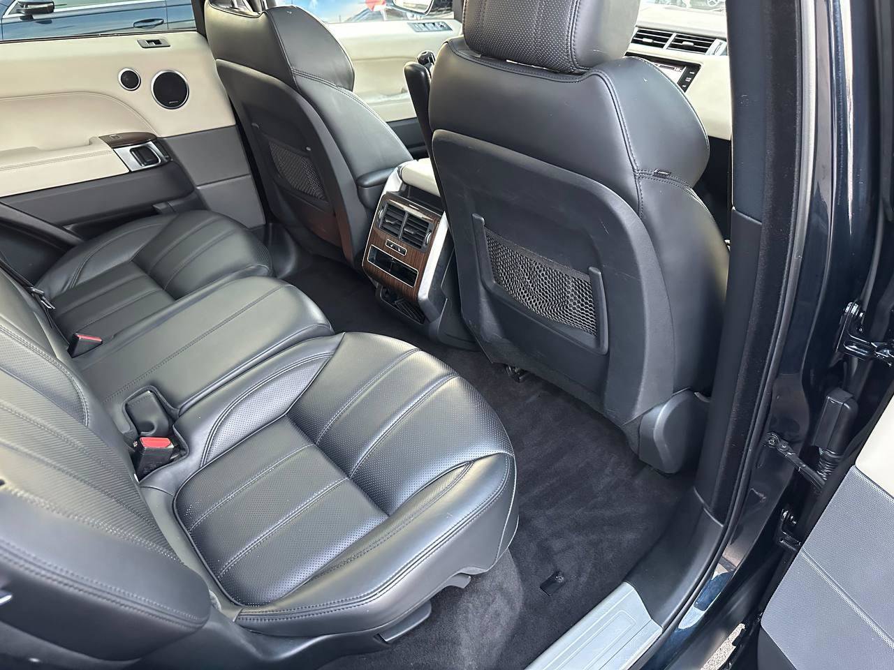 Used 2015 Land Rover Range Rover Sport HSE AWD/4WD image 32