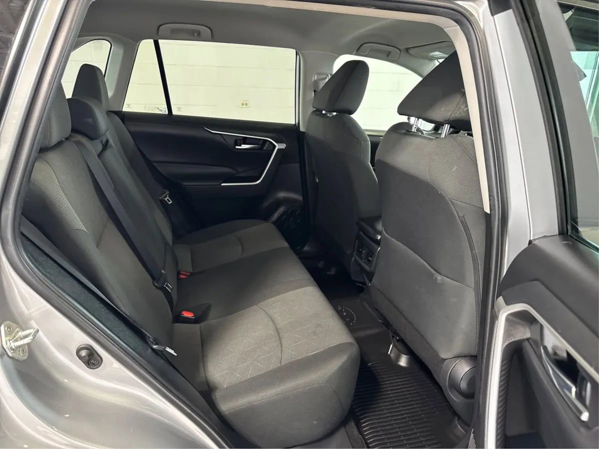 Used 2022 Toyota RAV4 XLE image 15