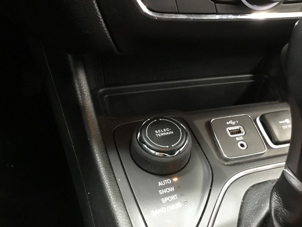 Used 2022 Jeep Cherokee Latitude w/ Advanced Safety Group AWD/4WD image 26