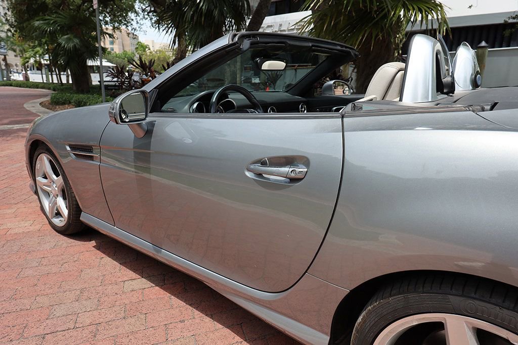 Used 2013 Mercedes-Benz SLK 250 image 23