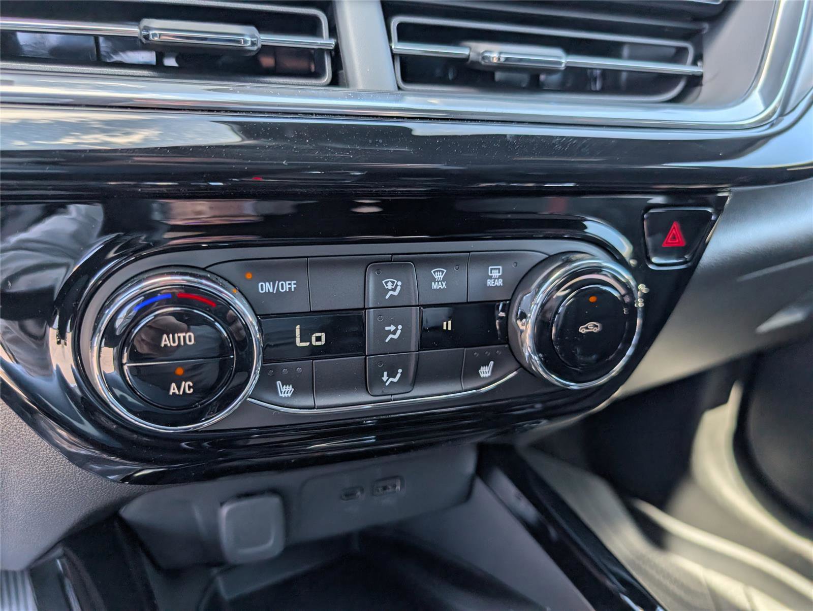 New 2026 Chevrolet Trax RS w/ Sunroof Package image 36