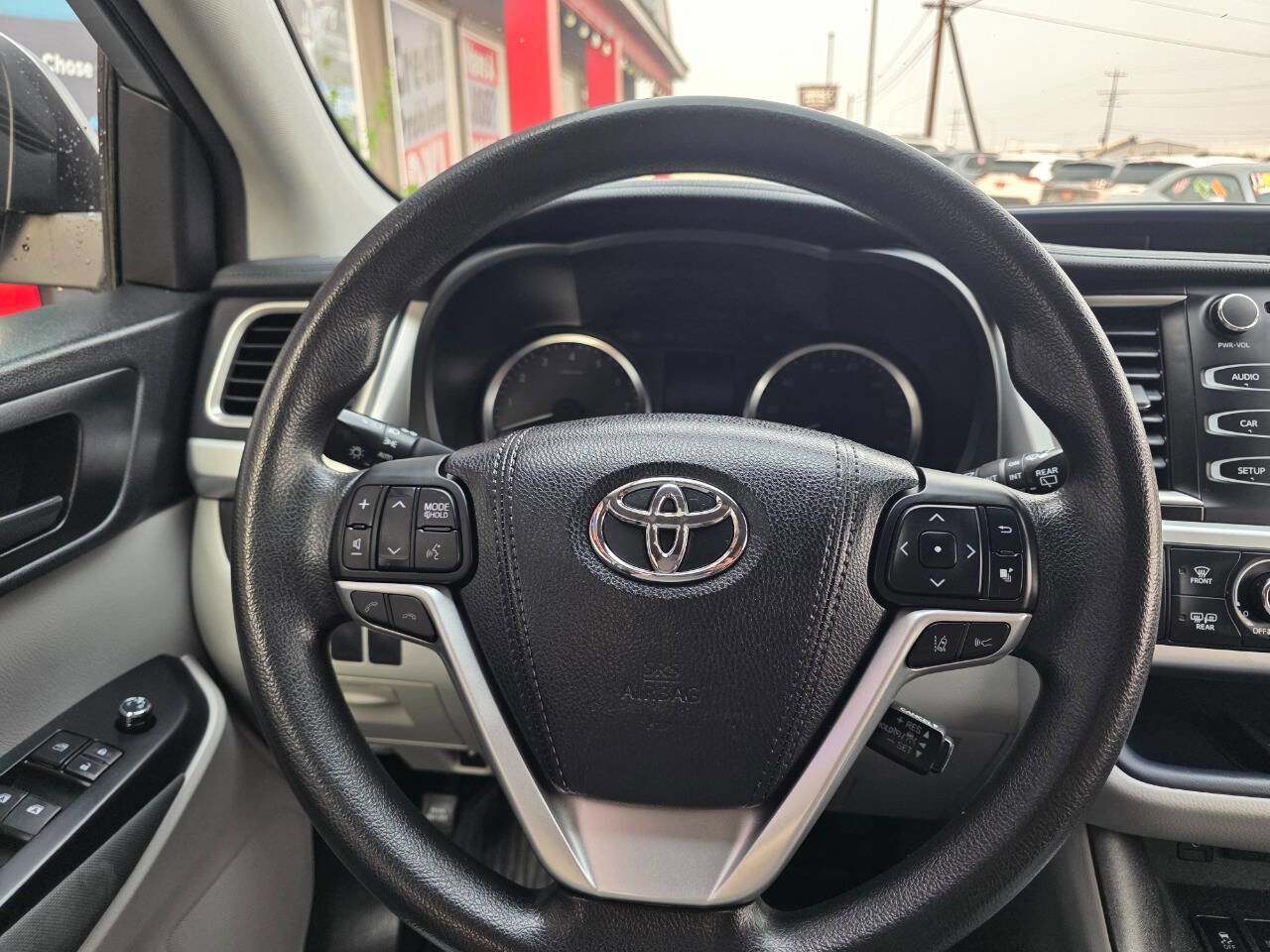 Used 2018 Toyota Highlander AWD V6 image 4