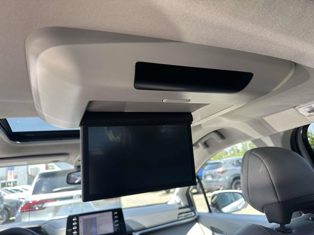 Used 2023 Toyota Sienna Limited AWD/4WD image 16