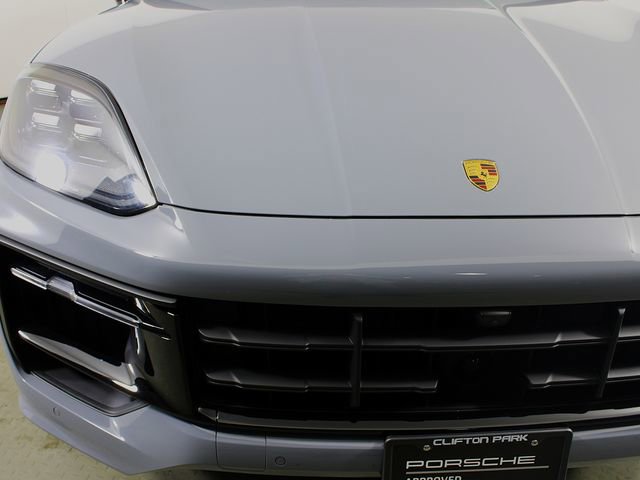 Certified 2025 Porsche Cayenne GTS image 11