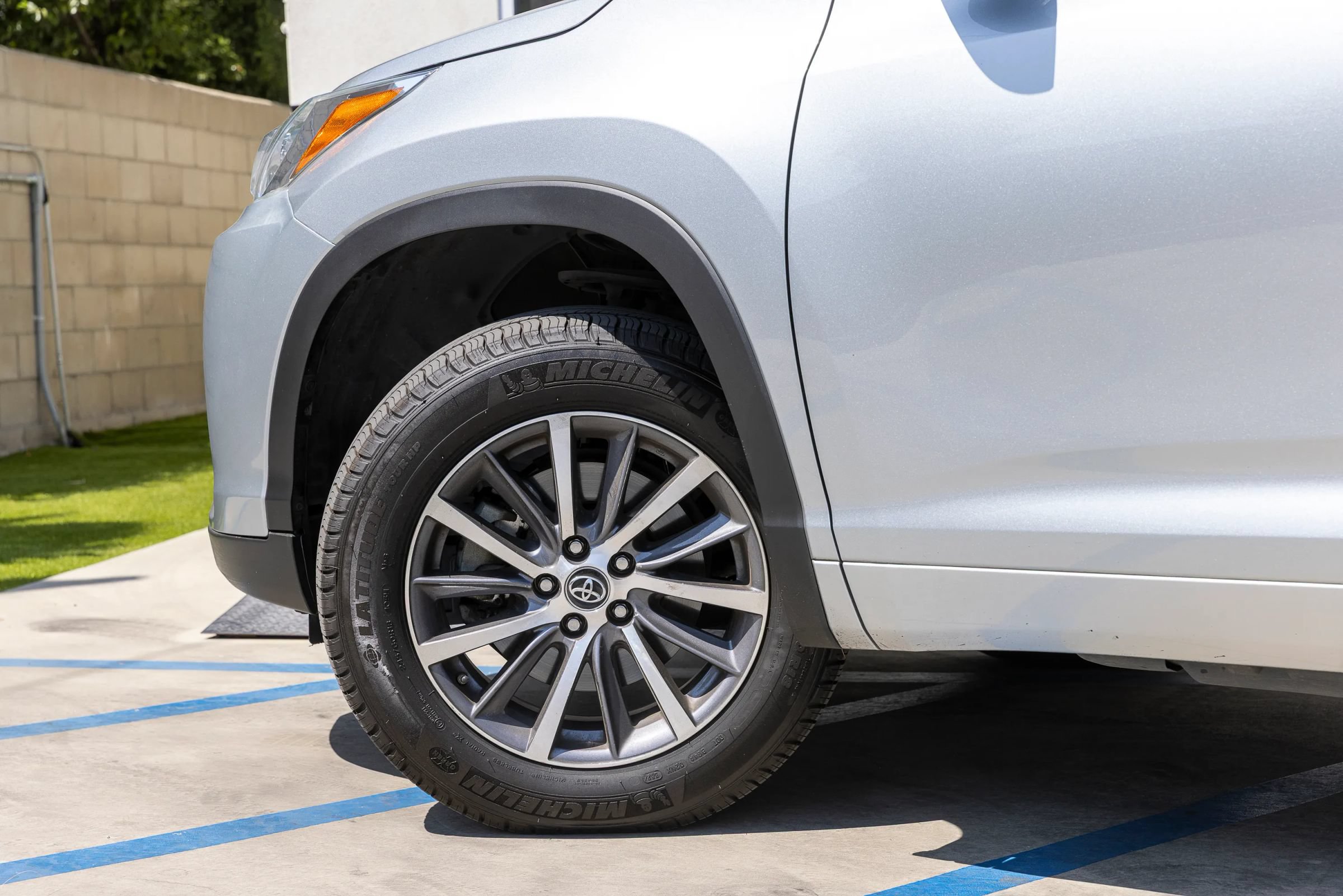 Used 2018 Toyota Highlander XLE FWD image 39