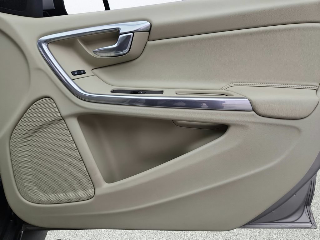 Used 2016 Volvo V60 T5 Platinum w/ Climate Package FWD image 33