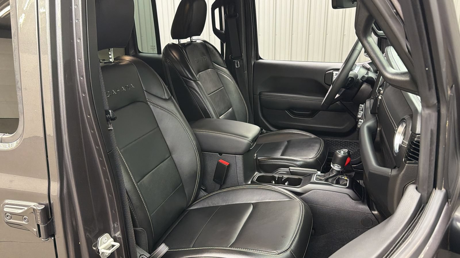 Used 2023 Jeep Wrangler Unlimited Sahara w/ Cold Weather Group AWD/4WD image 35