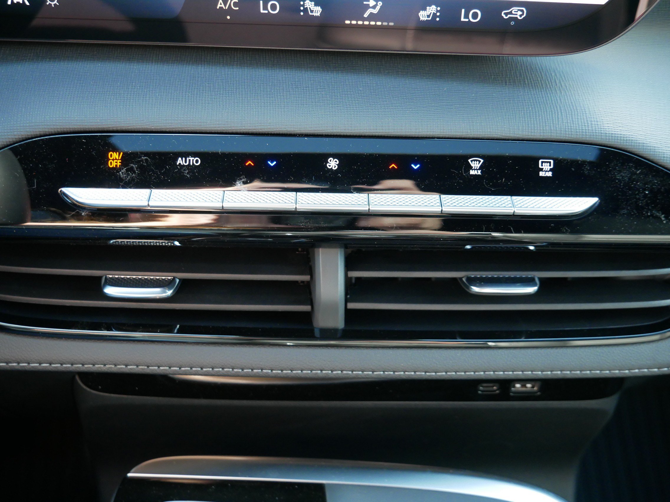 New 2026 Buick Enclave Sport Touring w/ Power Package AWD/4WD image 8