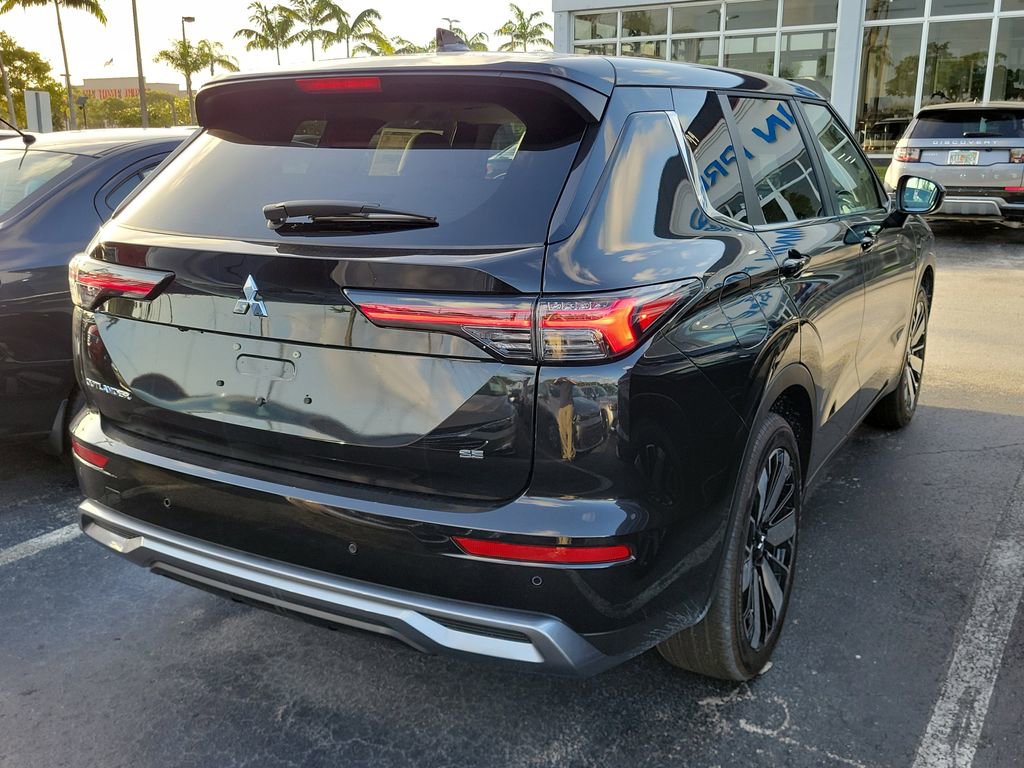 New 2025 Mitsubishi Outlander SE image 4