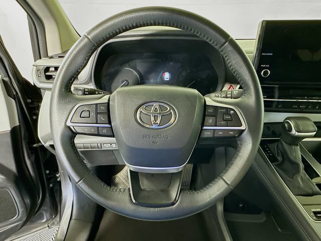 Certified 2025 Toyota Sienna XLE FWD image 13